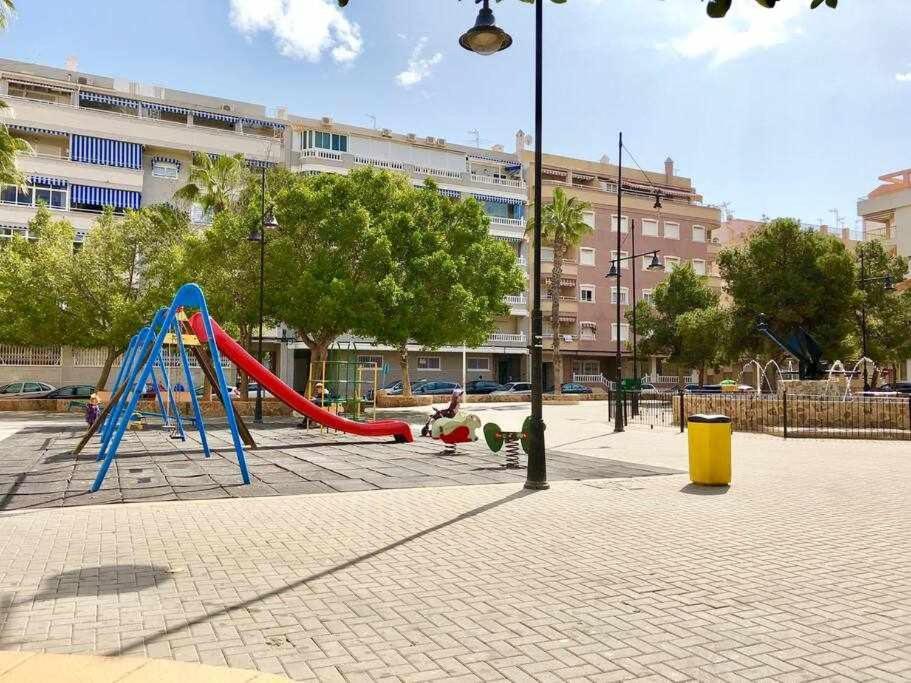 Apartamento Pink Sweet Home Torrevieja Eksteriør billede